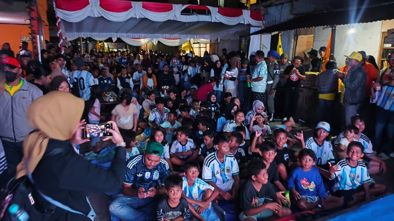 Suasana nobar Piala Dunia 2026 di Jalan Air Tentua Jembatan Tinngi Batu Metrah Dalam Kelurahan Amantelu Kecamatan Sirimau Kota Ambon, Selasa dini hari (23/06/2026). (Foto: AIS/Saburomedia)